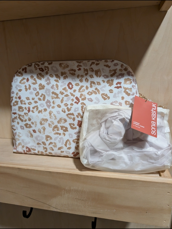 Sonia Kashuk Handbags - Sonia Kashuk Leopard Print Makeup Bag - Cream & Tan